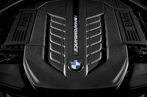 BMW продолжит выпускать автомобили с мотором V12