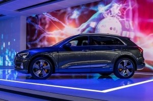 Audi вынуждена сокращать производство e-tron